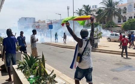 2710-81757-guinee-amnesty-confirme-des-tirs-a-balles-reelles-sur-les-manifestants-et-sindigne-du-silence-de-la-cedeao-et-de-lua_M
